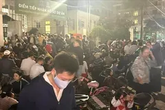 Hà Nội: Người dân chờ suốt đêm để nộp hồ sơ mua NoXH