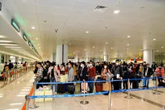 Hơn 1.000 người Việt tại châu Âu, ASEAN ồ ạt hồi hương, sân bay quá tải