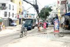 Phá nút cổ chai khai thông đường phố