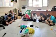 Nhóm đối tượng sát phạt bằng hình thức đánh bài cào 3 lá ăn tiền ở quận 8