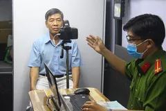 Người già, trẻ em được xe cấp CCCD lưu động “phục vụ” tới đêm