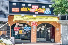 Một căn nhà mặt tiền đường Lê Văn Sỹ (quận Tân Bình) treo bảng cho thuê từ nhiều tháng qua. Ảnh: BÌNH MINH