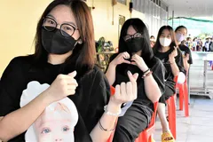 Học sinh phấn khởi vì được tiêm vaccine Covid-19