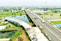Hiện đi từ nút giao Bến Lức (Long An - ảnh) đến nút giao Bình Chuẩn (Bình Dương) mất gần 2 giờ, nhưng nếu có đường Vành đai 3 (TPHCM) thì chỉ khoảng 30 phút Ảnh: HOÀNG HÙNG