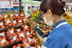 Tại các siêu thị, quét mã QR truy xuất nguồn gốc hàng hóa là thói quen cần được duy trì và mở rộng