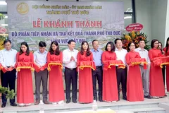 Lãnh đạo Sở TNMT TPHCM và lãnh đạo TP Thủ Đức cắt băng khánh thành cơ sở chi nhánh Văn phòng Đăng ký Đất đai TP Thủ Đức.