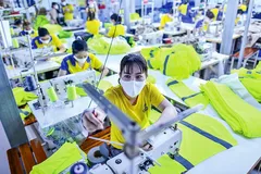 Dệt may xuất khẩu 4 tháng qua cũng chỉ đạt 9,57 tỷ USD, giảm 19,3% so với cùng kỳ năm trước.