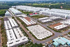 Vì sao doanh nghiệp BĐS thường 'cầm đèn chạy trước ô tô'?