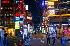 Gangnam nổi tiếng với các sự kiện tìm hiểu tình yêu vào các tối thứ Sáu.