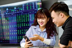 Đầu tư gì khi VN Index 'bất lực' mốc 1.300 điểm?