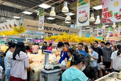 Cần tăng các chương trình khuyến mại để kích cầu tiêu dùng.