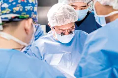 PGS.TS.BS Lê Văn Thành - chuyên gia đầu ngành trong lĩnh vực ghép gan tại Việt Nam chủ trì ca mổ.