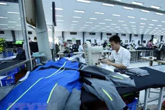 Sản xuất hàng may mặc tại Công ty may Kydo Việt Nam (Hưng Yên). (Ảnh: Phạm Kiên/TTXVN)