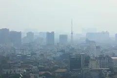Hiện tượng bụi mịn, sương mù quang học gây ô nhiễm không khí ở Hà Nội lại có xu hướng trở lại. (Ảnh: Thành Đạt/TTXVN)