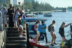Bến Ninh Kiều, Cần Thơ thời điểm chưa có dịch COVID-19. (Ảnh: Mai Mai/Vietnam+)