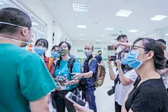 Lợi thế về thông tin chính thống cùng với tính chuyên nghiệp của báo truyền thống, sẽ làm nên sự khác biệt mà mạng xã hội không có được. Ảnh: VIẾT CHUNG