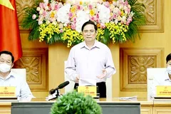 Thủ tướng Phạm Minh Chính chúc mừng các nhà báo tại buổi gặp mặt. Ảnh: TTXVN