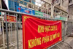 Phong tỏa nhà thuốc Đức Tâm (95 Láng Hạ) - Ảnh: NAM TRẦN