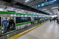 Trong tuần đầu tiên thu phí, mỗi ngày có hơn 16.000 khách đi tàu Cát Linh - Hà Đông - Ảnh: NAM TRẦN