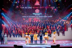 Hưng Thịnh lần đầu tiên nhận giải thưởng Top 10 Sao Vàng đất Việt 2021