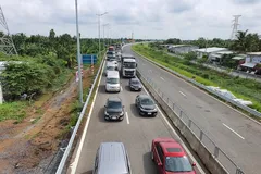 Doanh nghiệp vận tải chọn đi quốc lộ 1 nếu cao tốc Trung Lương- Mỹ Thuận thu phí quá cao. Ảnh: Trung Chánh