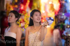 Phố Hàng Mã lung linh sắc màu trước thềm Tết Trung Thu