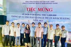 VIMC Hậu Giang đón nhận tấn hàng cán mốc 1 triệu tấn xếp dỡ qua cảng trong năm 2023.