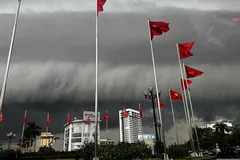 Đám mây khổng lồ bao trùm bầu trời Hà Tĩnh và Nghệ An