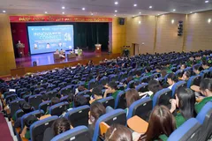 Hội thảo về “phòng chống tác hại của thuốc lá mới” nằm trong chuỗi InnovaConnect do Quỹ VinFuture phối hợp với trường Đại học Y tế Công Cộng tổ chức với sự tham gia của gần 500 khách mời, gồm các chuyên gia hàng đầu trong và ngoài nước.