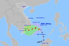 Bão số 10 đi vào Khánh Hòa - Bình Thuận, gây mưa TPHCM