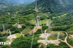 Đường điện thuộc dự án đường dây 500kV Monsoon – Thạnh Mỹ (đoạn trên lãnh thổ Việt Nam). (Ảnh: TTXVN phát)