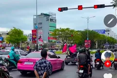 Cảnh sát giao thông truy tìm dàn siêu xe vượt đèn đỏ gây bức xúc