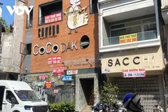 Nhiều mặt bằng nằm liền kề bị bỏ trống ngay ngã ba đường Lý Tự Trọng thuộc khu vực trung tâm thành phố