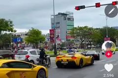 11 siêu xe nối đuôi nhau vượt đèn đỏ bị phạt 167 triệu đồng