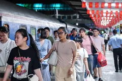 Ngành Đường sắt đã chuẩn bị các kế hoạch tăng cường chạy tàu trong dịp nghỉ lễ 30/4-1/5. (Ảnh: Việt Hùng/Vietnam+)