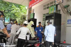 Xăng RON95-III giảm mạnh về dưới 20.000 đồng mỗi lít