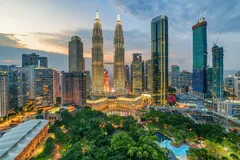 Petronas Twin Towers, tòa tháp đôi 88 tầng nổi tiếng ở Kuala Lumpur, Malaysia.