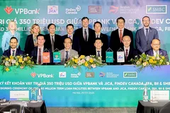  Đại diện các Đại sứ quán, Lãnh đạo VPBank, SMBC và các định chế tài chính, tổ chức song phương tại buổi lễ ký kết khoản vay hợp vốn trị giá 350 triệu USD