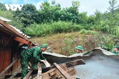 Công tác khắc phục hậu quả mưa lũ và di dời dân khỏi vùng nguy hiểm tiếp tục được khẩn trương triển khai