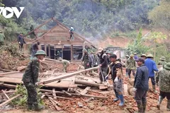 Bộ Chỉ huy Quân sự tỉnh Điện Biên đã huy động hơn 1.600 cán bộ, chiến sĩ giúp người dân vùng lũ
