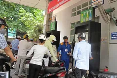 Giá xăng RON95 xuống dưới 20.000 đồng mỗi lít
