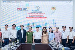 Đại diện PC06- Công an TPHCM, HDBank, Viện Pasteur tại Lễ ra mắt và chính thức vận hành hệ thống Kiosk y tế thông minh ngày 9-9 tại Viện Pasteur.