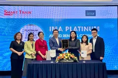 Đại diện Smart Train Academy và Hiệp hội Kế toán quản trị Hoa Kỳ thực hiện nghi thức ký kết hợp tác.