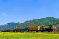 Đường sắt miễn phí vận chuyển hàng hóa cứu trợ vùng lũ miền Trung