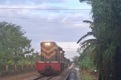 Thông tuyến đường sắt Bắc-Nam sau 3 ngày bị ách tắc