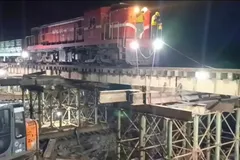 Đường sắt Bắc-Nam thông tuyến sau 4 ngày bị chia cắt do bão số 13