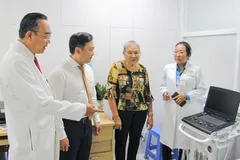 Bệnh viện chuyên khoa Sản Nhi tỉnh Sóc Trăng tiếp nhận tài trợ thiết bị tầm soát bệnh lý tim mạch.