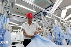 Sản xuất ngành dệt may xuất khẩu sang châu Âu. (Ảnh: Đỗ Phương Anh/TTXVN) 