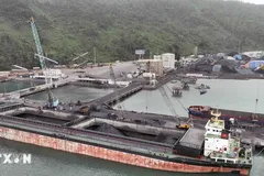 Cảng Chân Mây (thuộc khu kinh tế Chân Mây - Lăng Cô) là cảng biển tổng hợp Quốc gia, đầu mối khu vực và là cảng nước sâu, điểm cuối tuyến hành lang kinh tế Đông - Tây. (Ảnh: Vũ Sinh/TTXVN) 