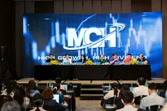 Ban lãnh đạo MCH trả lời các câu hỏi của cổ đông tại Roadshow.